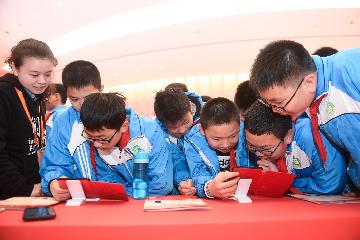 Digital reading gains momentum as mainstream among Chinese