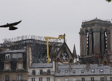 马克龙希望五年内重建巴黎圣母院