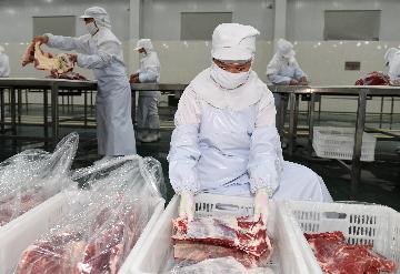 China suspends beef imports from four Australian firms