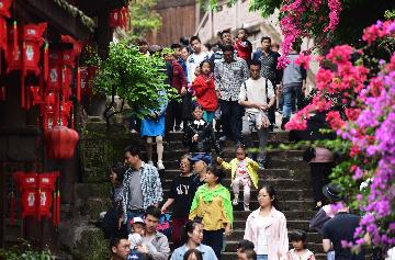 2018年中國城鎮非私營單位就業人員年平均工資82461元