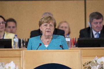Merkel urges world to ＂turn economic growth into social progress＂