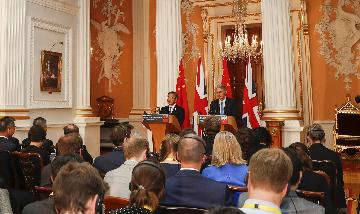 =胡春華和英國財政大臣哈蒙德共同主持第十次中英經濟財金對話