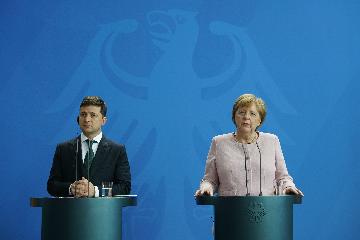 默克尔说德国不支持欧盟扩大对俄制裁