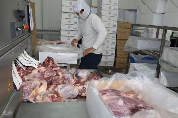 China lifts import ban on certain Japanese beef