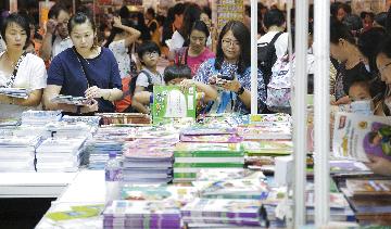 香港旅遊消費類資料下跌 各界盼社會早日重回安定