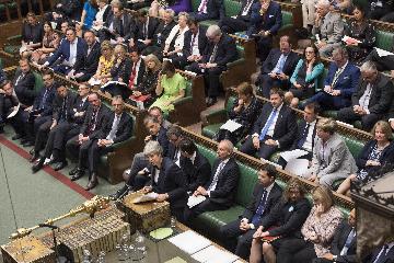 英國議會投票反對強行＂無協議脫歐＂