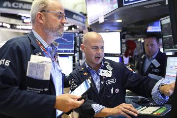 U.S. stocks extend losses amid worries over trade, Fed