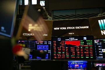 U.S. stocks plunge amid trade tensions