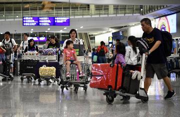 香港國際機場11月客運量同比跌16.2%
