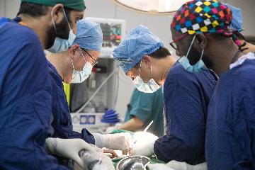 通訊:留下一支帶不走的醫療隊--中國援尚比亞第21批醫療隊工作紀實