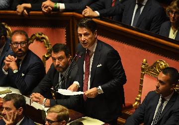 Italys PM resigns amid political row