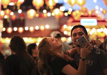 Chinese Mid-Autumn Festival celebrated in Southern California