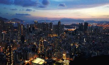 Hong Kong: a glitzy metropolis with 1 million in poverty