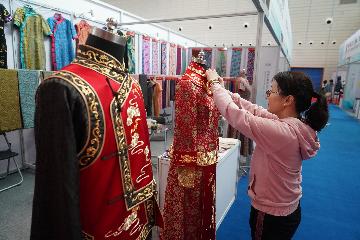 Chinas textile, garment exports slightly down in Jan.-May