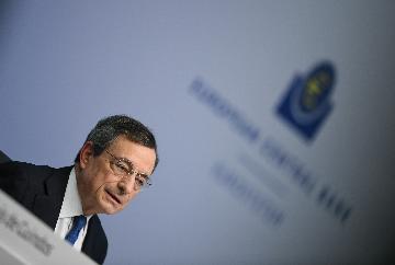 ECB keeps key interest rates unchanged, warns of persistent risks