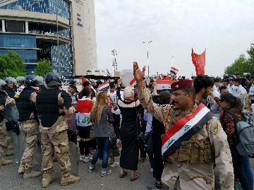 Iraqi PMs resignation pleases demonstrators, but fails to stop protests
