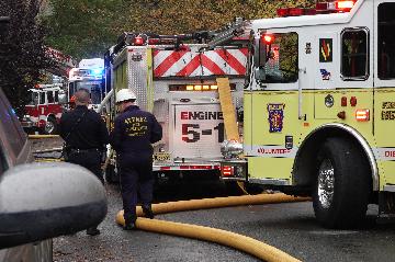 Small plane crashes into New Jersey residential area, pilot dead