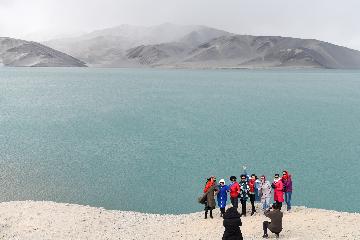 Over 100 tourist sites resume operation in Xinjiang