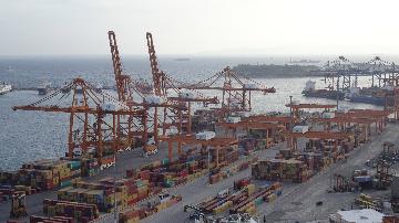 Greeces Piraeus becomes top container-handling port in Mediterranean