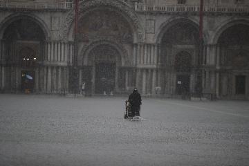威尼斯因洪灾进入紧急状态