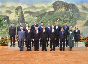 Chinese president meets United Russia party delegation