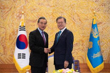 China ready to promote docking of BRI with S. Korea: Wang Yi