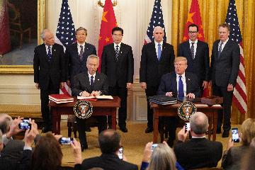 世界的期待 正确的选择--中美签署第一阶段经贸协议现场侧记