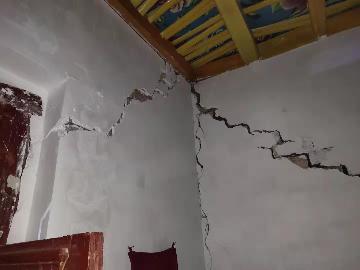 新疆伽师县6.4级地震后余震不断 震中有人员受伤