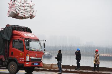 Xi stresses building modern logistics system