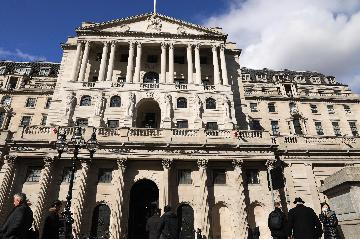 英國央行宣佈維持利率在0.1%不變 英鎊兌美元匯率短時直線拉漲