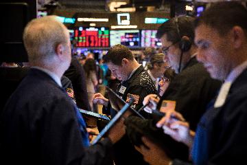 財經觀察:紐約股市跌入熊市 經濟衰退擔憂加劇