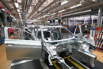 Chinas automobile sector remains stable despite sales drop: official