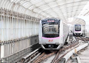 Beijings metro, rail construction at full speed