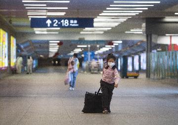 China bans eating, begging, peddling in subway