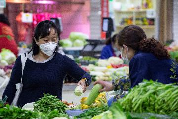 Chinas consumer inflation eases to 3.3 pct, factory prices deepen fall