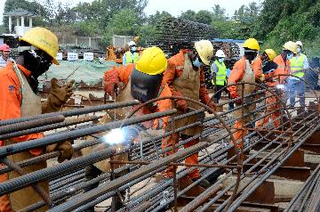 青春,在非洲的原野上绽放--记中企承建坦桑尼亚中央线铁路修复改造项目的年轻人