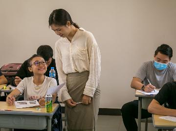 中文学习＂空中课堂＂在南太岛国受欢迎