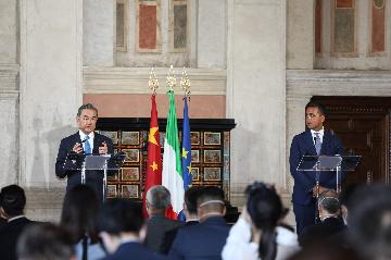 China, Italy must push for new progress in ties: Chinese FM