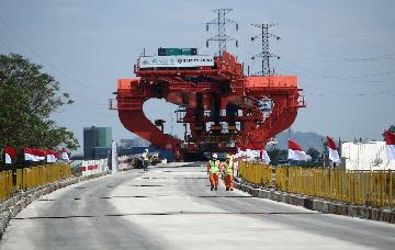 Girder erection of whole Jakarta-Bandung High Speed Railway ongoing