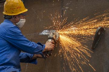 Chinas manufacturing PMI rises in September