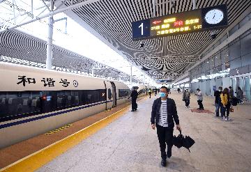 京沪高铁4小时 带你看遍中国经济新风景