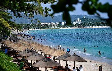 Chinas resort island of Hainan receives over 81 mln tourists in 2021