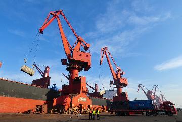 Chinas foreign trade up 24.5 pct in first seven months