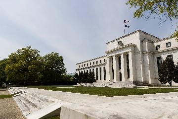 综述:美联储维持宽松货币政策未能提振美股