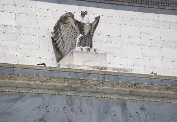 美联储维持联邦基金利率目标区间不变