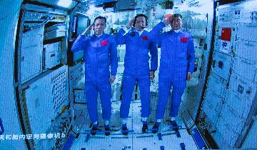 Xi talks with astronauts stationed in space station core module