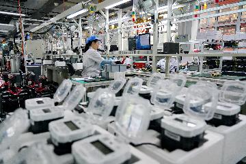 Chinas industrial output up 6.4 pct in July