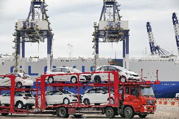 Chinas goods, services trade surplus tops 237.8 bln yuan in June