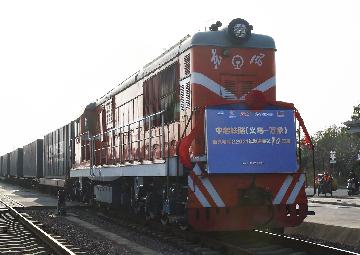Chinas e-commerce hubs see surging exports via intl freight trains