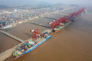 Chinas foreign trade up 13.3 pct in first two months